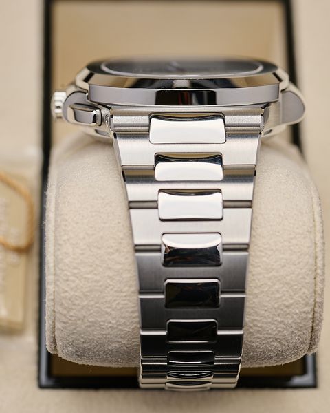 Patek Philippe Nautilus 5990/1A-001